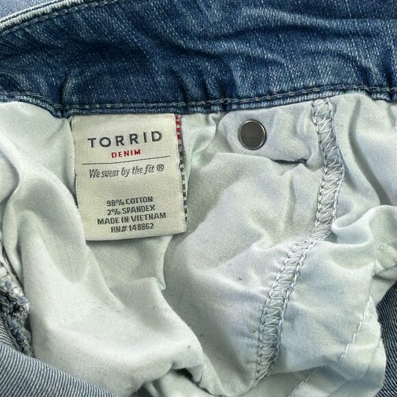 Torrid Boyfriend Jeans Women Ripped Distressed Frayed Hems Stone Wash Crop Denim - Picture 14 of 15
